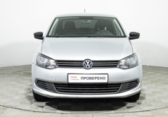Подержанный автомобиль Volkswagen Polo Sedan 2013 года (2 фото)