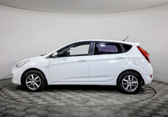 Подержанный автомобиль Hyundai Solaris Hatchback 2013 года (8 фото)