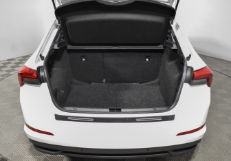 Подержанный автомобиль Skoda Rapid Liftback 2020 года (17 фото)