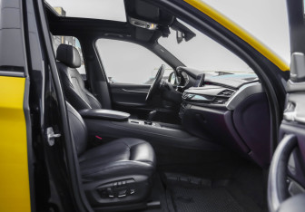 Подержанный автомобиль BMW X5 2013 года (30 фото)