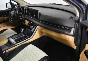Подержанный автомобиль Kia Carnival 2021 года (13 фото)