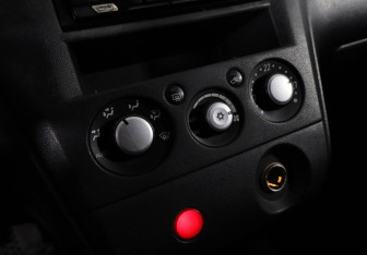 Подержанный автомобиль Mitsubishi Outlander 2004 года (10 фото)