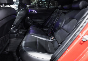 Подержанный автомобиль Kia Stinger 2018 года (12 фото)