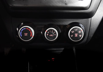 Подержанный автомобиль Kia Rio Sedan 2017 года (14 фото)