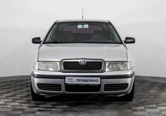 Подержанный автомобиль Skoda Octavia Liftback 2001 года (2 фото)