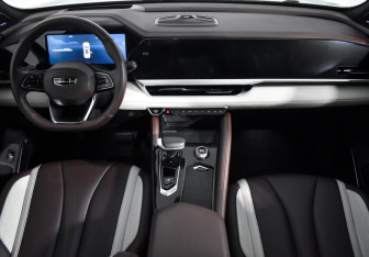 Подержанный автомобиль Geely Monjaro 2023 года (16 фото)