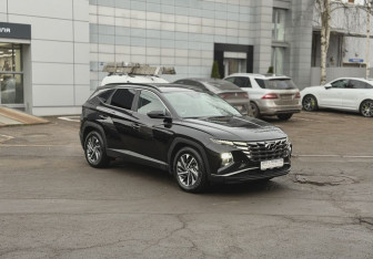 Подержанный автомобиль Hyundai Tucson 2022 года (3 фото)