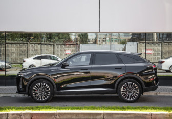 Подержанный автомобиль Exeed RX 2024 года (9 фото)