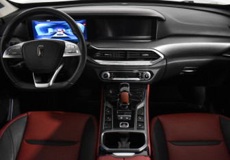 Подержанный автомобиль FAW Bestune T77 2022 года (15 фото)