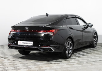 Подержанный автомобиль Hyundai Elantra Sedan 2023 года (5 фото)