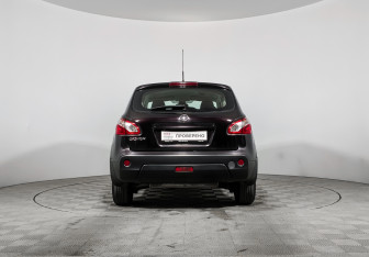 Подержанный автомобиль Nissan Qashqai 2012 года (6 фото)