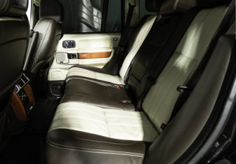 Подержанный автомобиль Land Rover Range Rover 2010 года (10 фото)