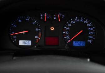 Подержанный автомобиль Volkswagen Passat Sedan 2000 года (16 фото)