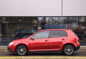 Подержанный автомобиль Volkswagen Golf Hatchback 2008 года (9 фото)