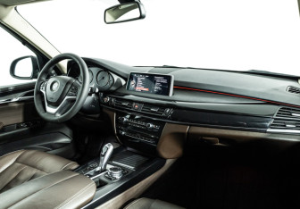Подержанный автомобиль BMW X5 2015 года (9 фото)