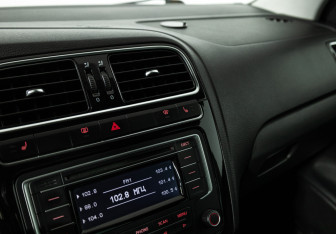 Подержанный автомобиль Volkswagen Polo Sedan 2014 года (15 фото)