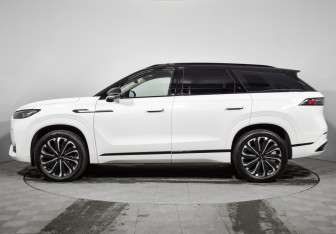 Подержанный автомобиль Jaecoo J8 2024 года (8 фото)