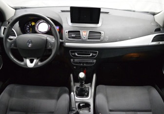 Подержанный автомобиль Renault Megane Hatchback 2009 года (14 фото)