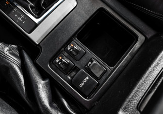 Подержанный автомобиль Toyota Land Cruiser Prado 2015 года (21 фото)