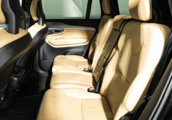 Подержанный автомобиль Volvo XC90 2017 года (10 фото)