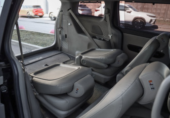 Подержанный автомобиль Kia Carnival 2020 года (30 фото)