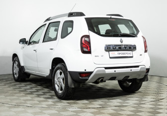 Подержанный автомобиль Renault Duster 2017 года (7 фото)