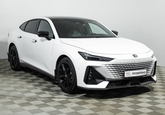 Подержанный автомобиль Changan UNI-V 2024 года (3 фото)