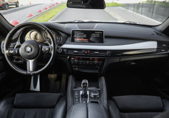 Подержанный автомобиль BMW X6 2017 года (13 фото)
