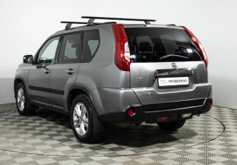 Подержанный автомобиль Nissan X-Trail 2011 года (7 фото)