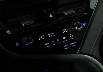 Подержанный автомобиль Toyota Camry Sedan 2021 года (18 фото)