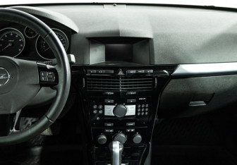 Подержанный автомобиль Opel Astra Sedan 2010 года (14 фото)