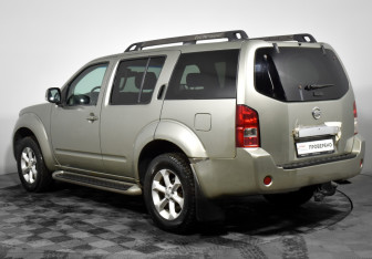 Подержанный автомобиль Nissan Pathfinder 2008 года (7 фото)