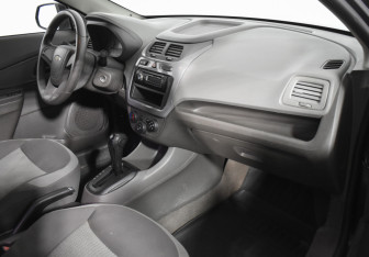 Подержанный автомобиль Chevrolet Cobalt Sedan 2013 года (12 фото)