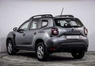 Подержанный автомобиль Renault Duster 2021 года (7 фото)