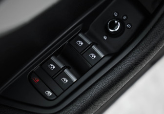 Подержанный автомобиль Audi A4 Sedan 2016 года (25 фото)