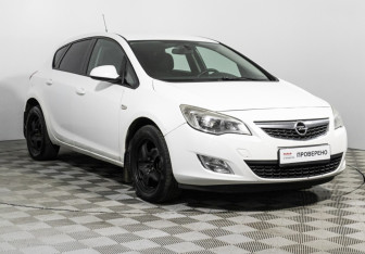 Подержанный автомобиль Opel Astra Hatchback 2012 года (3 фото)