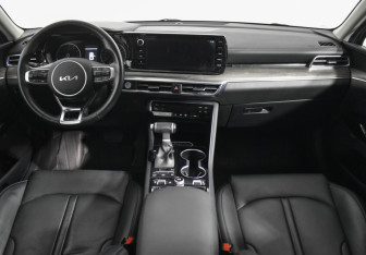 Подержанный автомобиль Kia K5 2022 года (13 фото)