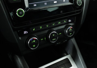 Подержанный автомобиль Skoda Octavia Liftback 2016 года (15 фото)