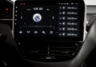 Подержанный автомобиль Peugeot 208 2013 года (16 фото)