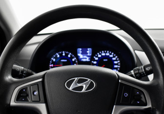 Подержанный автомобиль Hyundai Solaris Sedan 2015 года (14 фото)