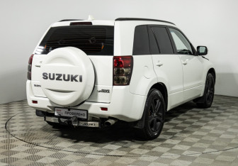 Подержанный автомобиль Suzuki Grand Vitara 2011 года (5 фото)