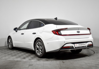 Подержанный автомобиль Hyundai Sonata 2020 года (7 фото)