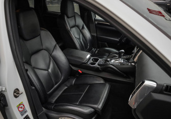 Подержанный автомобиль Porsche Cayenne 2014 года (32 фото)