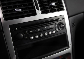 Подержанный автомобиль Peugeot 307 Hatchback 2007 года (13 фото)