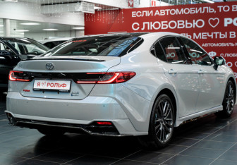 Новый Toyota Camry Sedan 2025 (5 фото)