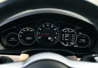 Подержанный автомобиль Porsche Cayenne 2020 года (35 фото)