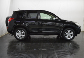 Подержанный автомобиль Toyota RAV4 2009 года (4 фото)