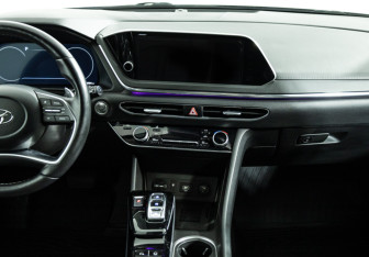 Подержанный автомобиль Hyundai Sonata 2022 года (14 фото)