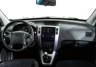 Подержанный автомобиль Hyundai Tucson 2008 года (13 фото)