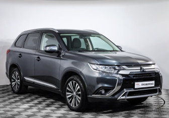 Подержанный автомобиль Mitsubishi Outlander 2018 года (3 фото)